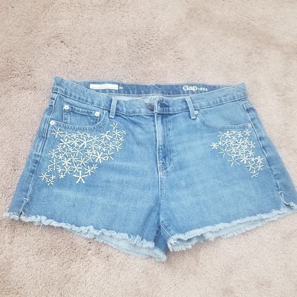 GAP Pants - Women Gap, women short,  size 32.
